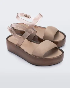 Hot Melissa Float Platform